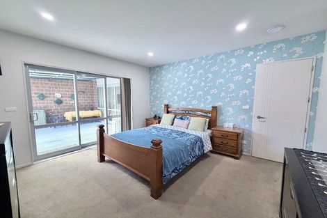 Photo of property in 547 Great South Road, Rosehill, Papakura, 2113