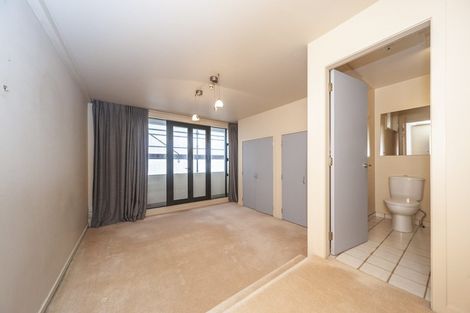 Photo of property in Endeavour Apartments, 8/125 Thorndon Quay, Pipitea, Wellington, 6011