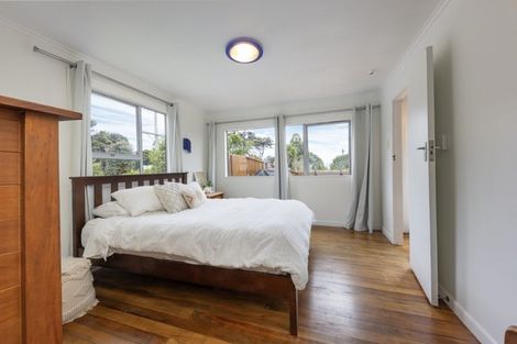 Photo of property in 38 Te Ahuahu Road, Piha, New Lynn, 0772