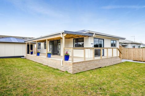 Photo of property in 25 Longfellow Road, Opunake, 4616