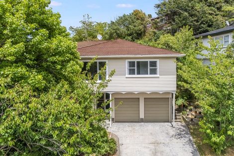 Photo of property in 5 Fyvie Avenue, Tawa, Wellington, 5028