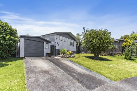 Photo of property in 61 Robbies Road, Shelly Park, Auckland, 2014