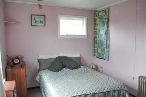 Photo of property in 24 Endeavour Street, Marfell, New Plymouth, 4310
