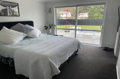 Photo of property in 9 Passchendaele Grove, Trentham, Upper Hutt, 5018