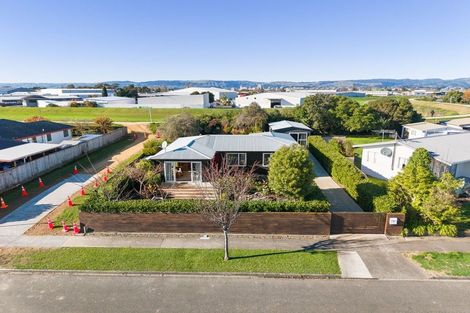 Photo of property in 41 Rosedale Crescent, Cloverlea, Palmerston North, 4412