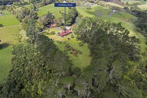 Photo of property in 10 Whites Road, Whitford, Howick, 2571