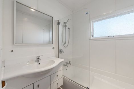Photo of property in 15 York Crescent, Westown, New Plymouth, 4310