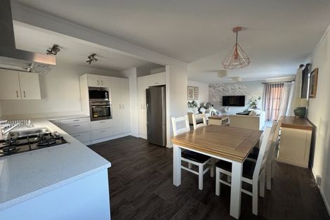 Photo of property in 1/110 Saddleback Rise, Murrays Bay, Auckland, 0630