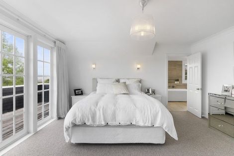 Photo of property in 16 Fenton Terrace, Cockle Bay, Auckland, 2014