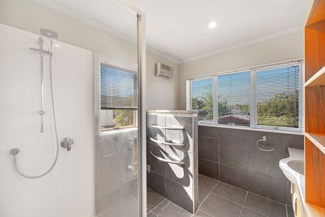 Photo of property in 2 Cambridge Terrace, Taradale, Napier, 4112