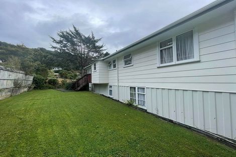 Photo of property in 1 Pohue Grove, Stokes Valley, Lower Hutt, 5019