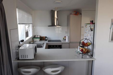 Photo of property in 2/206 Lake Road, Northcote, Auckland, 0627