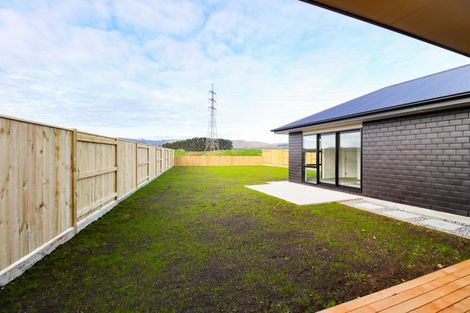 Photo of property in 42 Sardinia Grove, Fitzherbert, Palmerston North, 4410