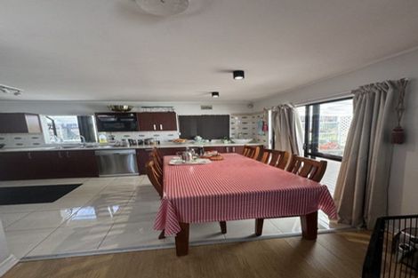 Photo of property in 68 Newington Road, Henderson, Auckland, 0612