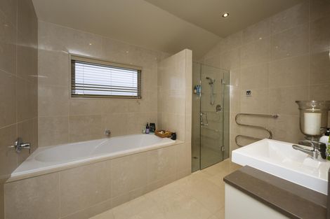 Photo of property in 17a Montgomery Terrace, Hokowhitu, Palmerston North, 4410