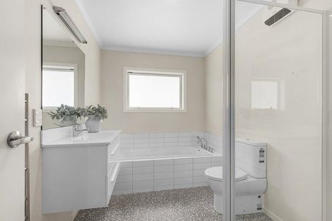 Photo of property in 60 Airlie Road, Plimmerton, Porirua, 5026