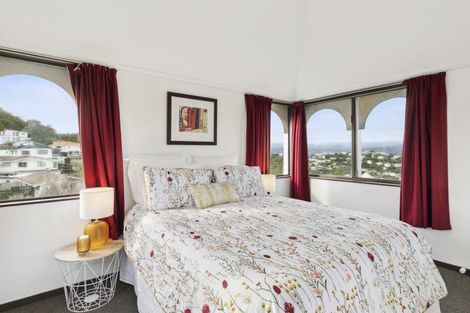 Photo of property in 140 Akaroa Drive, Maupuia, Wellington, 6022