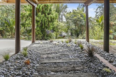 Photo of property in 406 Scenic Drive, Waiatarua, Auckland, 0612