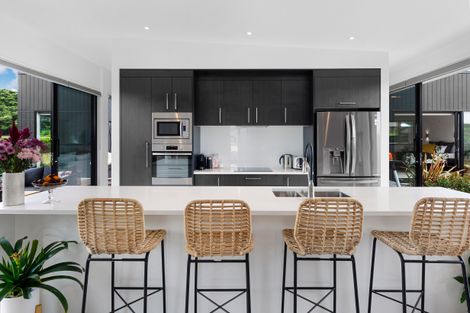 Photo of property in 16 Awanui Crescent, Matakana, 0985