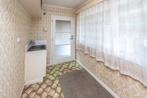 Photo of property in 27 Kowhai Street, Castlecliff, Whanganui, 4501