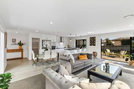 Photo of property in 7 Brian Cowley Place, Tuakau, 2121