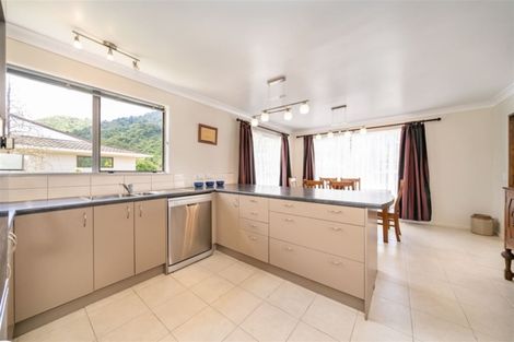 Photo of property in 30 Larchmont Grove, Totara Park, Upper Hutt, 5018