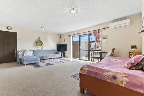 Photo of property in 2/10 Wellington Street, Papakura, 2110