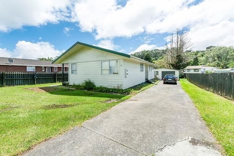 Photo of property in 17 Camphora Place, Ranui, Auckland, 0612