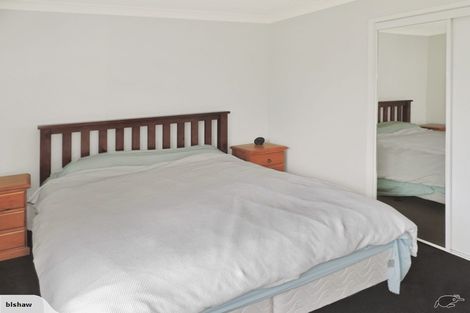 Photo of property in 6 Solea Road, Sunnyvale, Auckland, 0612