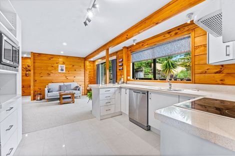 Photo of property in 2/301 Sunset Road, Sunnynook, Auckland, 0632