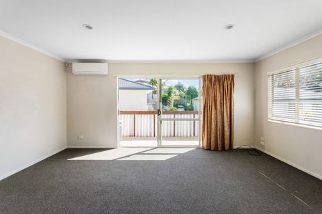 Photo of property in 2/16 Ocean View Road, Hatfields Beach, Orewa, 0931