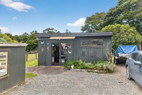Photo of property in 32 Franklin Road, Paparoa, 0571