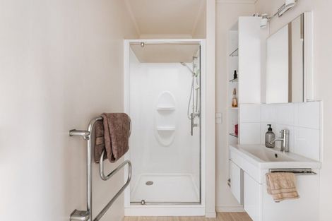 Photo of property in 125 Welcome Bay Road, Welcome Bay, Tauranga, 3112