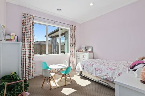 Photo of property in 92 Farringdon Avenue, Rototuna North, Hamilton, 3210