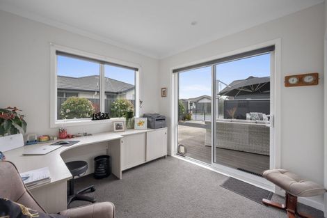 Photo of property in 8 Rakaia Way, Poraiti, Napier, 4112