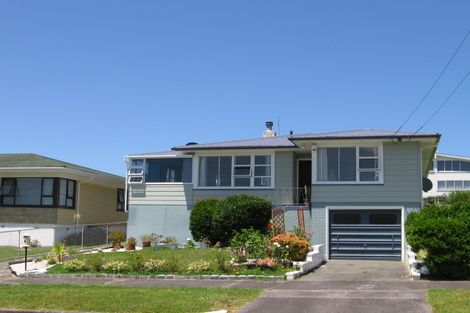 Photo of property in 8 Dundee Place, Blockhouse Bay, Auckland, 0600