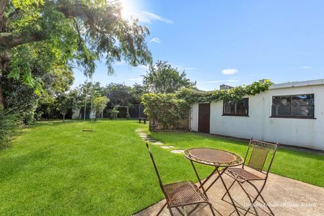 Photo of property in 5 Rangitira Avenue, Palmerston North, 4414