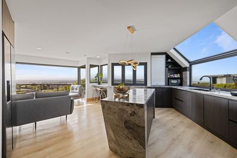 Photo of property in 9 Luxton Place, Mount Pleasant, Christchurch, 8081