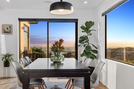 Photo of property in 17 Drayton Drive, Mount Pleasant, Christchurch, 8081