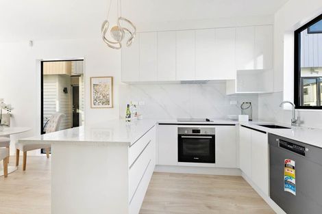 Photo of property in 6/101 Botany Road, Botany Downs, Auckland, 2010