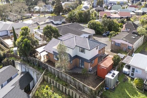 Photo of property in 35c Edmonton Road, Henderson, Auckland, 0612