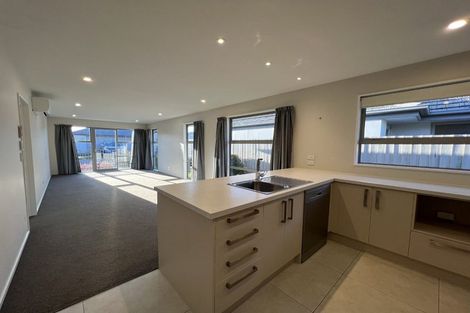 Photo of property in 5 Robalan Close, Halswell, Christchurch, 8025