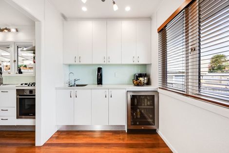 Photo of property in 16 Paton Avenue, Te Atatu South, Auckland, 0610