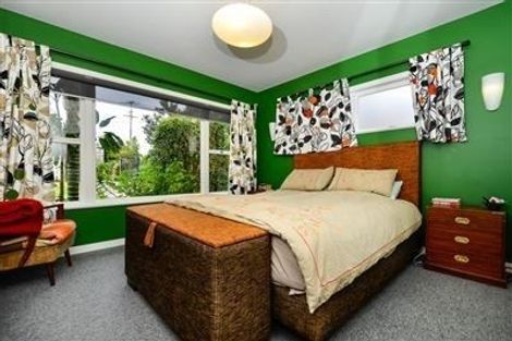 Photo of property in 148 Luckens Road, West Harbour, Auckland, 0618
