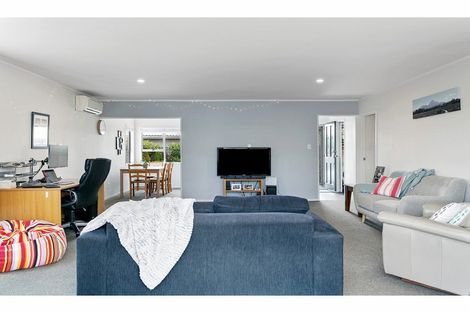 Photo of property in 35 Otupai Street, Two Mile Bay, Taupo, 3330