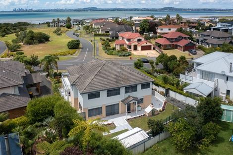 Photo of property in 16 Waimanu Bay Drive, Te Atatu Peninsula, Auckland, 0610