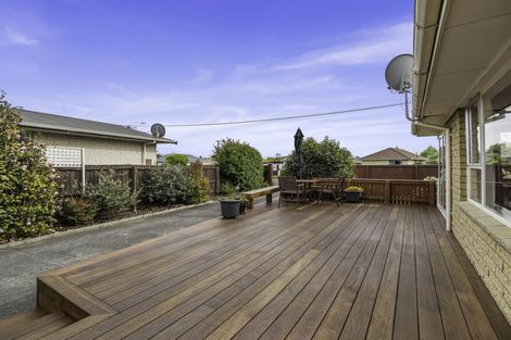 Photo of property in 82 Farquhars Road, Redwood, Christchurch, 8051