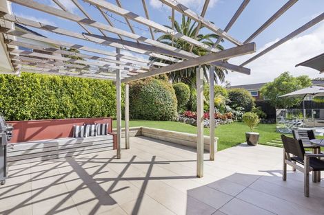 Photo of property in 11 Northgrove Avenue, Hillcrest, Auckland, 0627