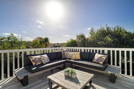 Photo of property in 8 Weatherly Road, Torbay, Auckland, 0630