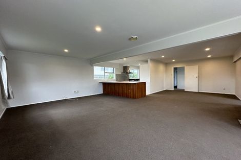 Photo of property in 19 Lydford Place, Glendene, Auckland, 0602